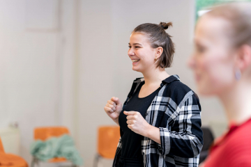 Beim Anfängerkurs im Schauspiel in Frankfurt wird viel gelacht