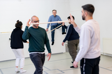 Übungen zur Bewegung im Bühnenraum beim kompakten Schauspielkurs für Anfänger